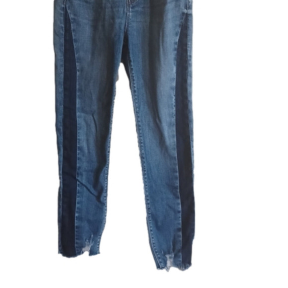 𝅺hudson jeans, size 26." Holly Skinny" Distressed bottoms. Dark and light . - Picture 15 of 16